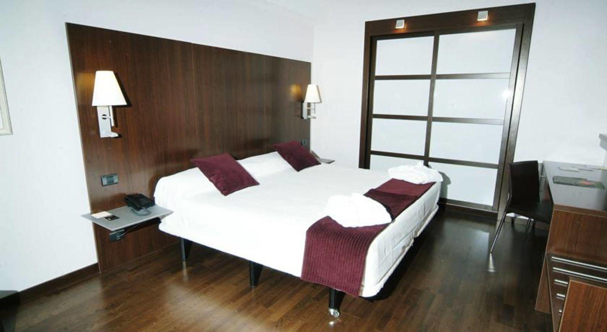 Eurostars Reina Felicia Hotel Jaca Eksteriør billede